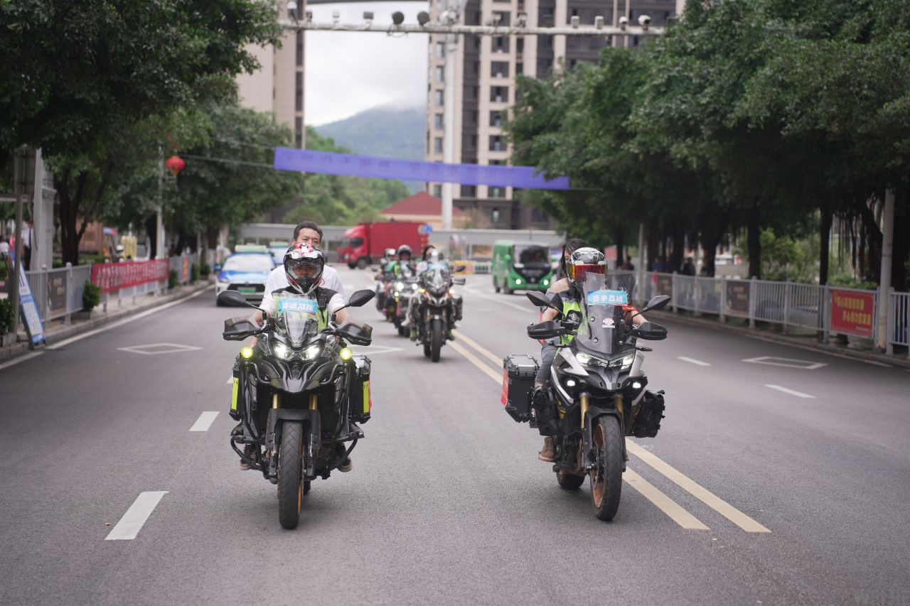 思南县摩托车运动协会助力2024思南环乌江半程马拉松赛事，展现风采与担当(pic4)