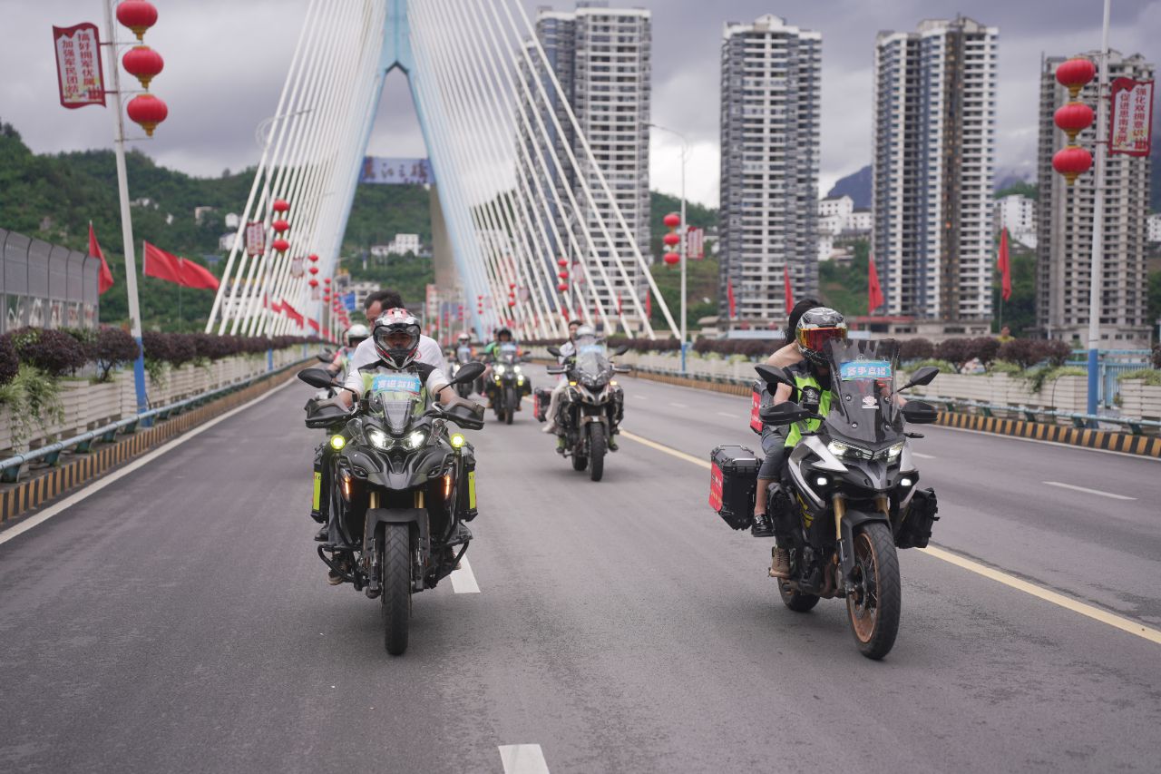 思南县摩托车运动协会助力2024思南环乌江半程马拉松赛事，展现风采与担当(pic8)