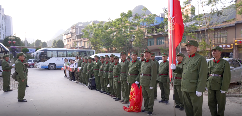 思南县退伍军人前往麻栗坡烈士陵园纪念牺牲烈士