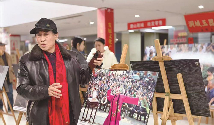 成贵民摄影展新年启幕